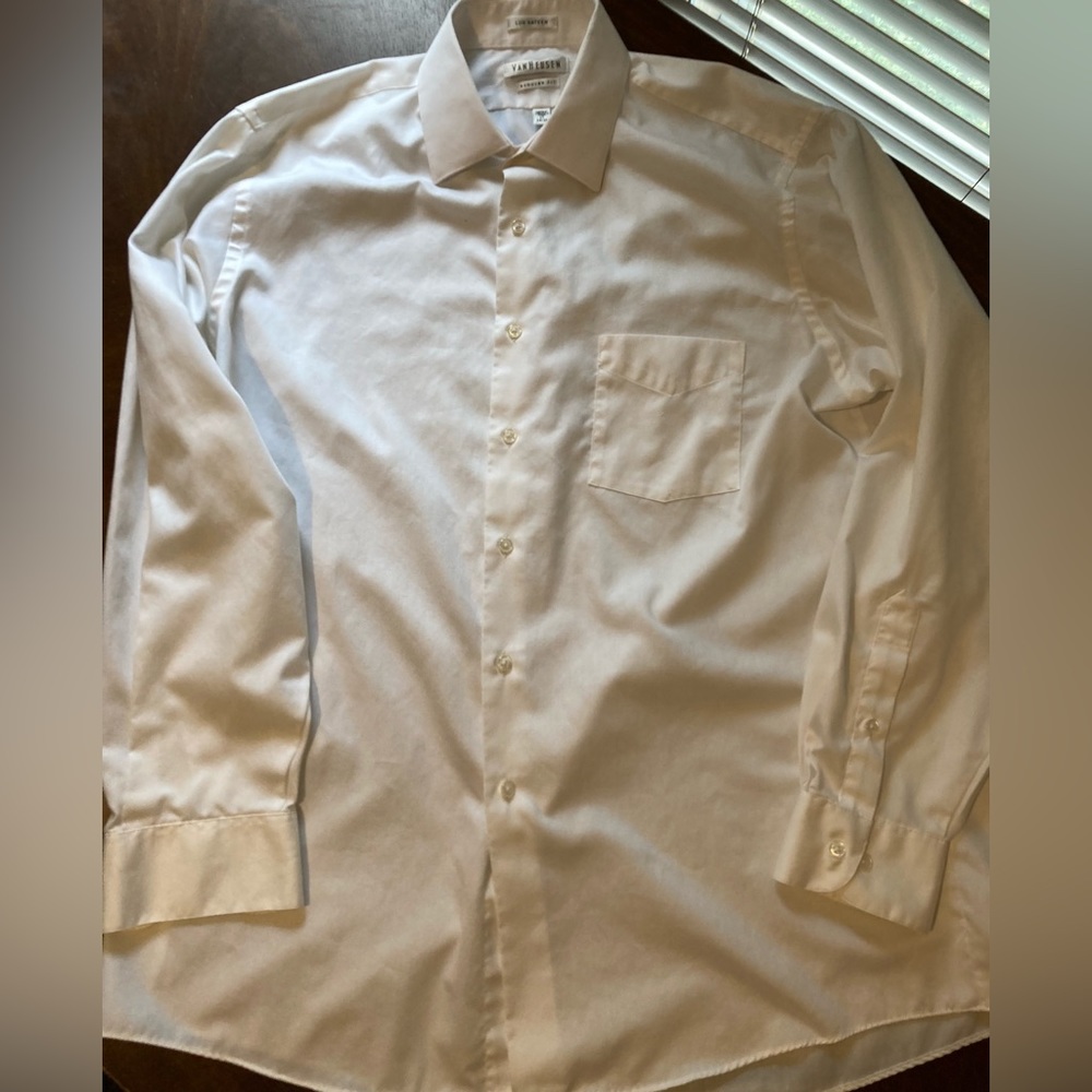 NWOT Men’sSize 17 34/35 Van Heusen Regular Fit LuxSateen Wrinkle FreeDress shirt